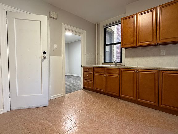 4th image of 43-13 25th Ave Floor 1