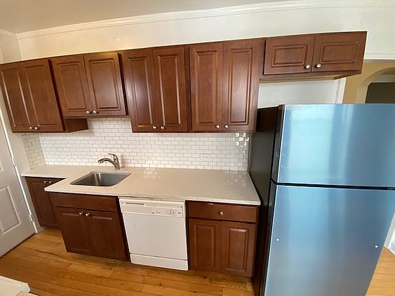 2nd image of 1755 W Albion Ave APT 2B