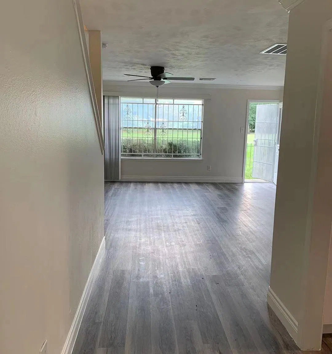 4 bed, 2.5 bath, 2078 sqft, $2,000 — Photo 2