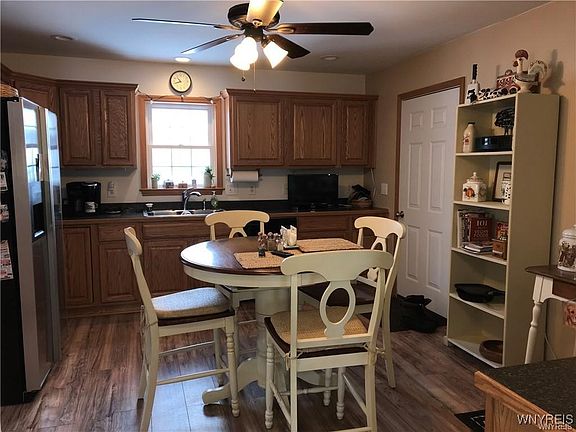 5th image of 6590 Genesee Rd