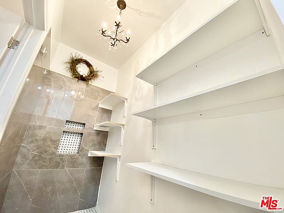 4th image of 352 N Sierra Bonita Ave #1/2