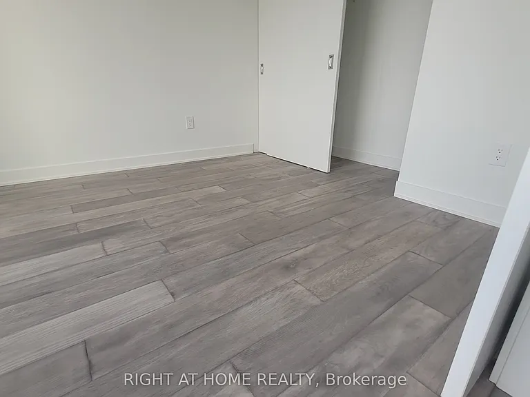 11 Yorkville Ave #3603 — Photo 8