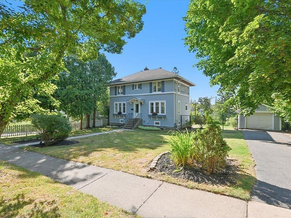 1st image of 130 Laurie St