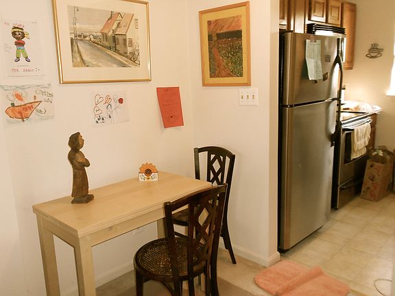 3rd image of 523 Bashford Ln APT 3