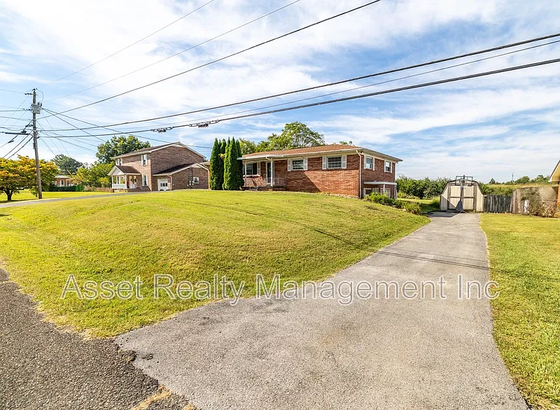 4 bed, 3.0 bath, 1942 sqft, $2,195 — Photo 4