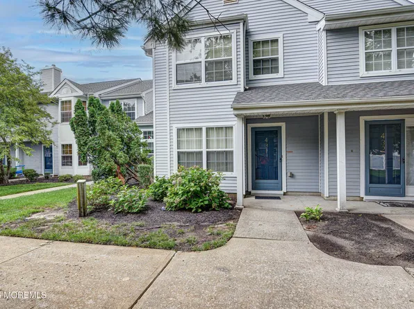 431 Hampton Court, Englishtown, NJ 07726