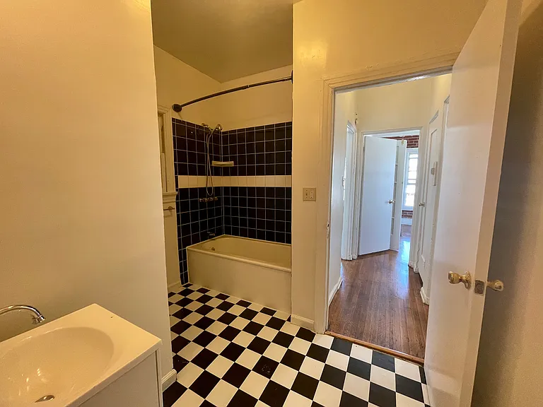 2892 W 7th St — Photo 15