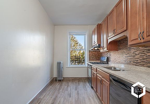5th image of 1166 Rogers Ave APT 2