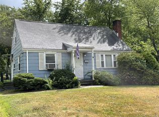 31 Scarborough Rd, Windsor, CT 06095