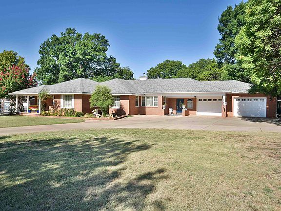 4th image of 2509 Country Club Rd