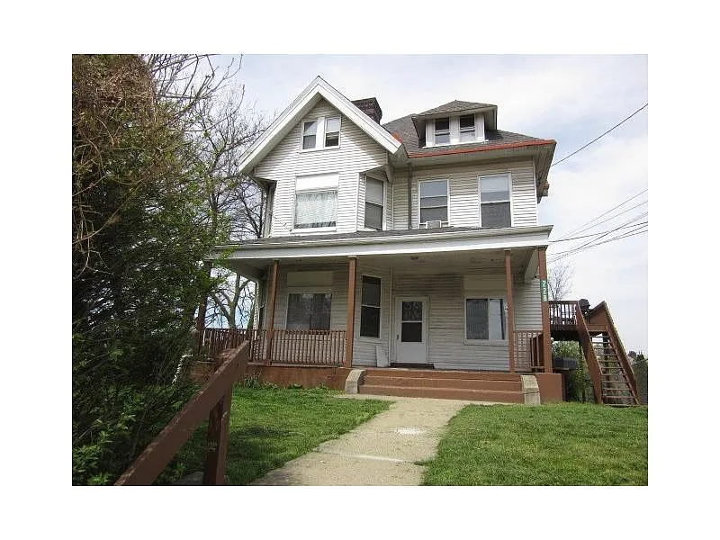 228 Irwin Ave photo 1