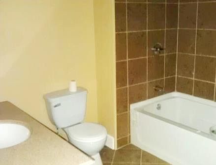 4th image of 908 Leland Ave