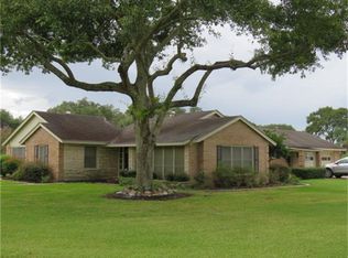 802 Donald St, El Campo, TX 77437