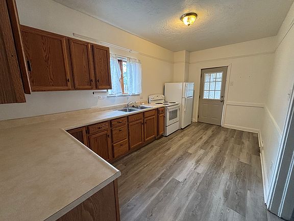 3rd image of 1628 Kenneth Ave