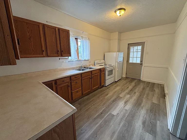 1628 Kenneth Ave — Photo 3