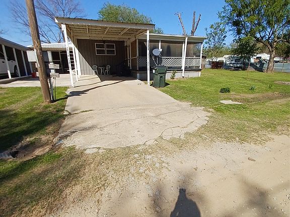 4th image of 416747 Delaware Dr