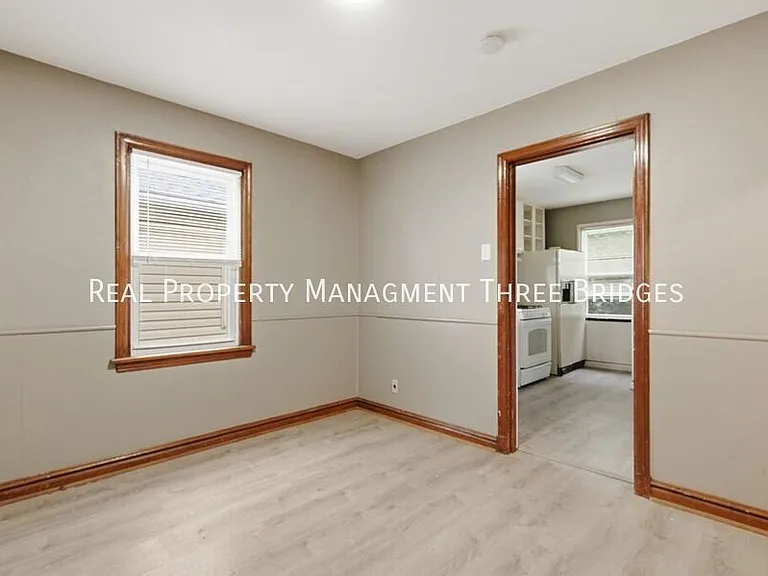 249 S Hartnett Ave — Photo 3