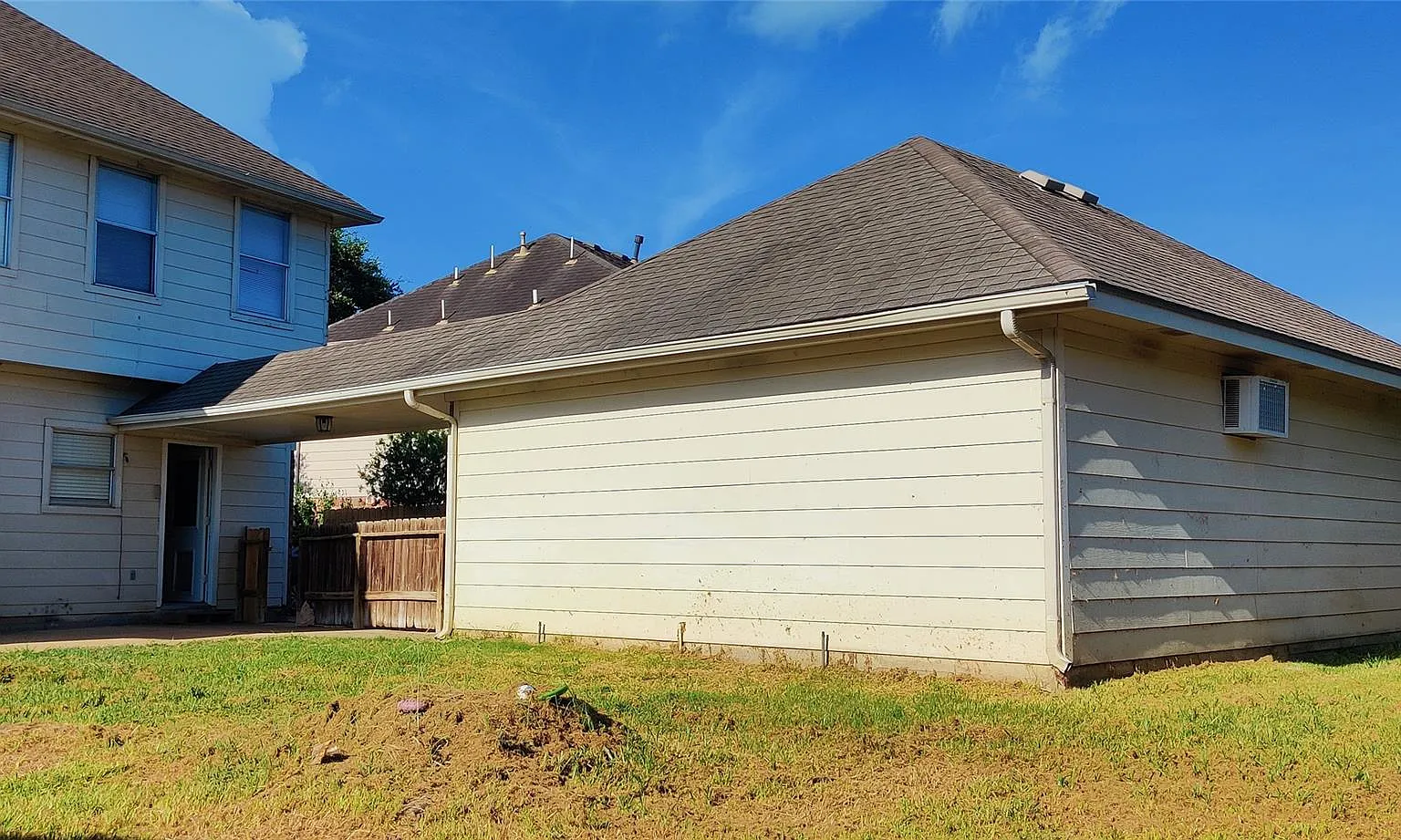 3 bed, 2.5 bath, 2700 sqft, $2,450 — Photo 4