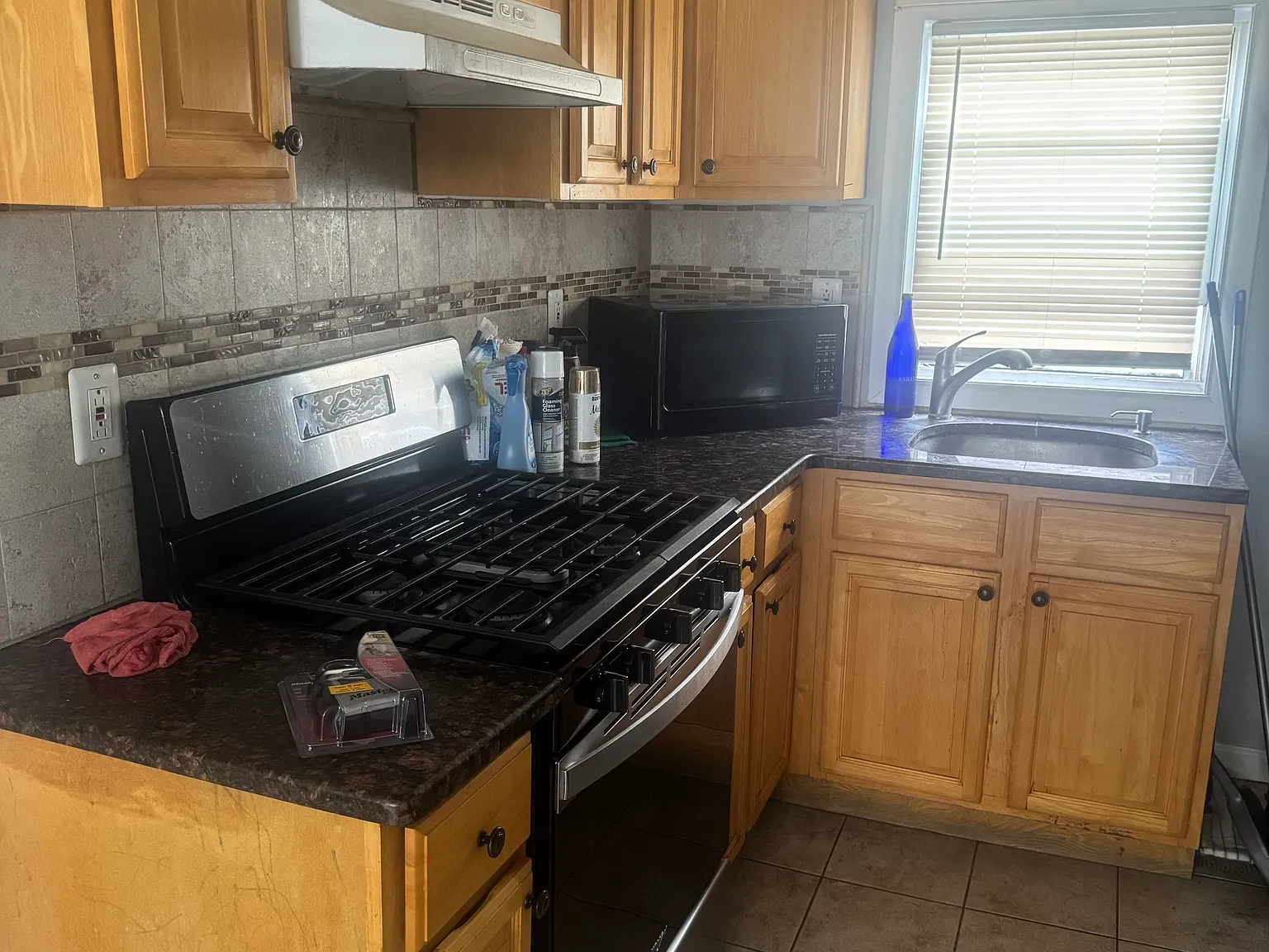 2 bed, 1200 sqft, $2,200 — Photo 2