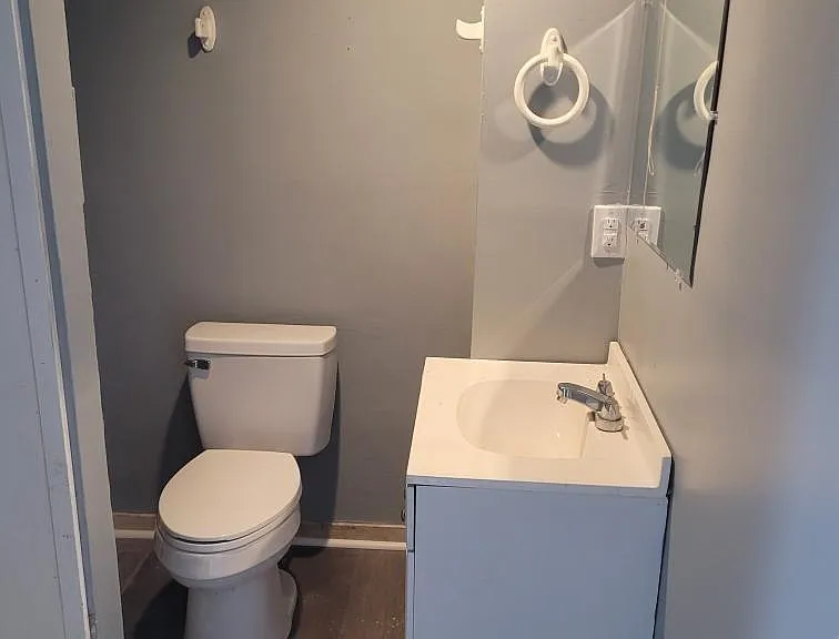 211 N Raleigh St — Photo 2