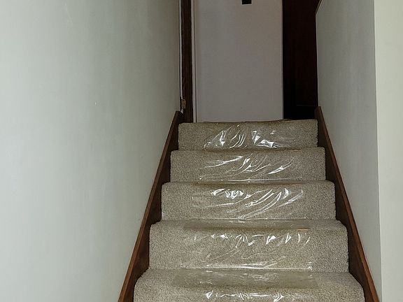 4th image of 715 E Margaret St
