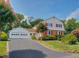 10405 Trumpeter Ct, Vienna, VA 22182