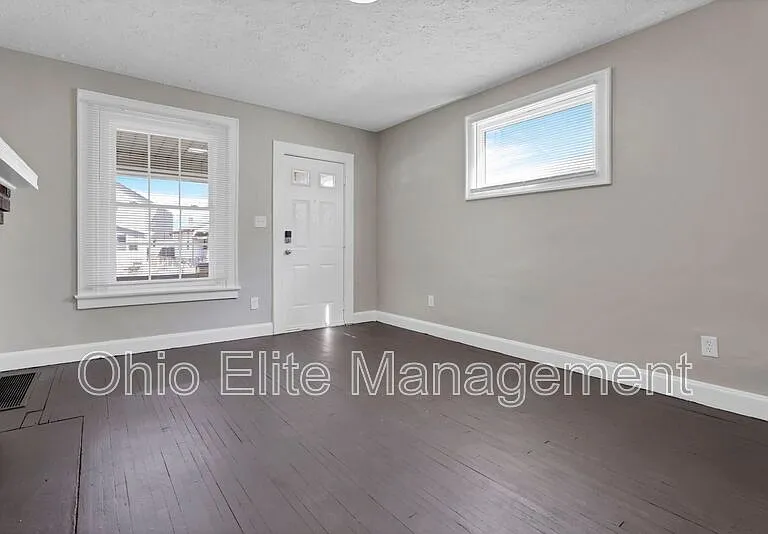 793 E Starr Ave — Photo 12
