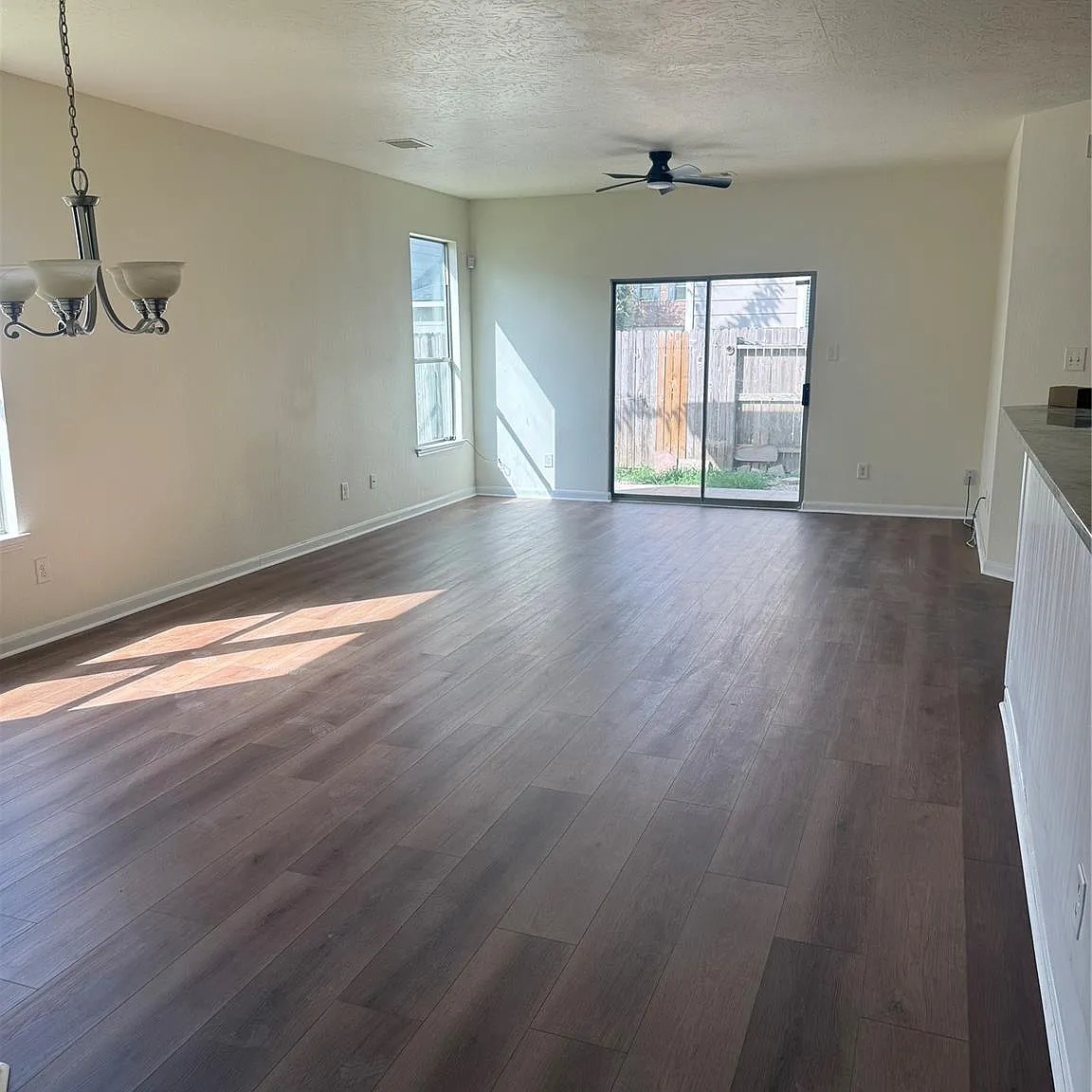 3 bed, 2.0 bath, 1625 sqft, $1,850 — Photo 3