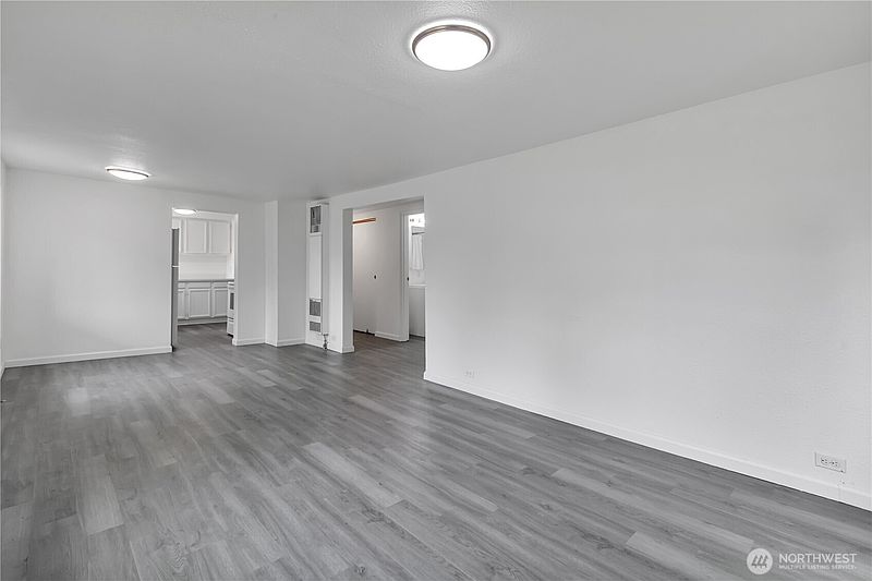 5th image of 216 4th Avenue SW