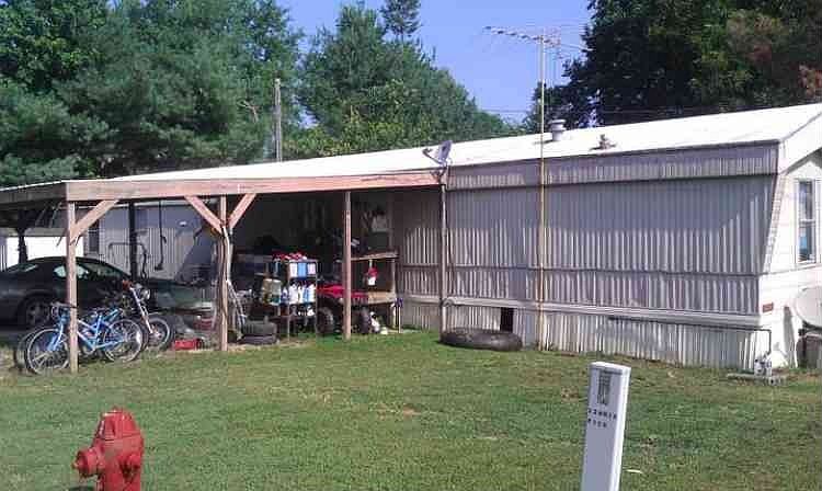 1st image of 233 E Clara St