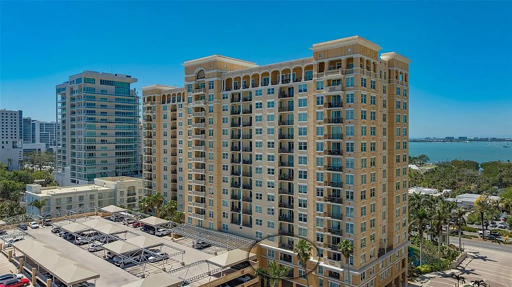 2 bed, 2.0 bath, 1200 sqft, $3,250 — Photo 2
