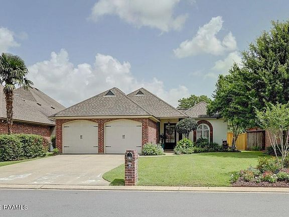 2nd image of 27 Oakthorn Ct