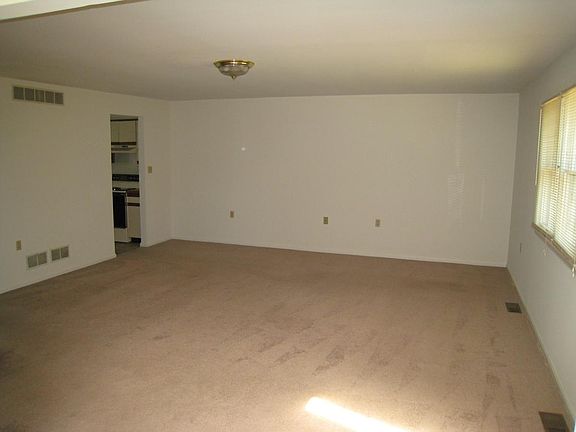 3rd image of 2720 Linden St