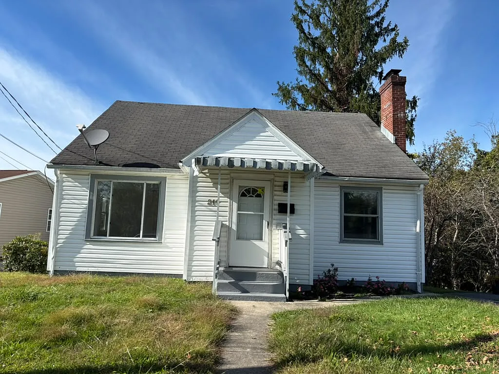 4 bed, 1384 sqft, $1,350 — Photo 1