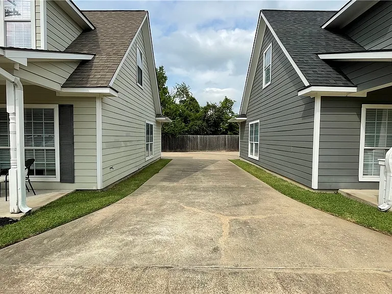 3689 Holick Ln — Photo 12