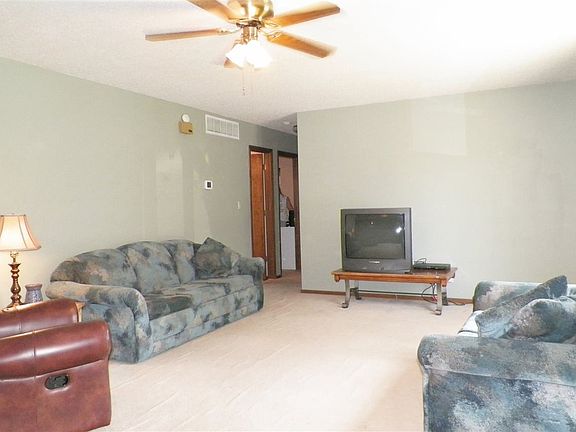 5th image of 1224 Columbus Cir