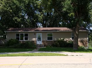 10476 Lake Eleanor Rd, Dubuque, IA 52003