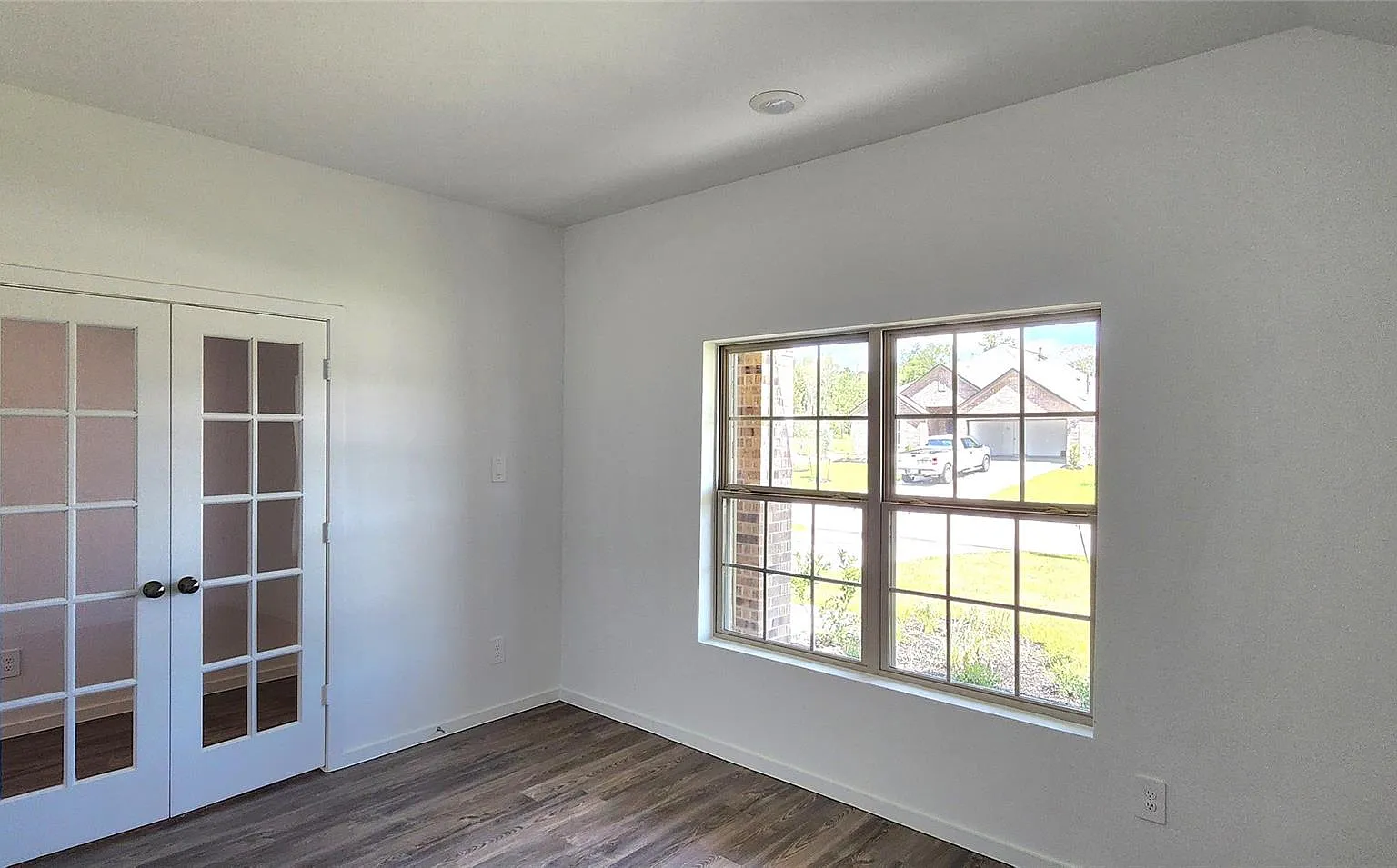 4 bed, 2.0 bath, 1932 sqft, $2,000 — Photo 2