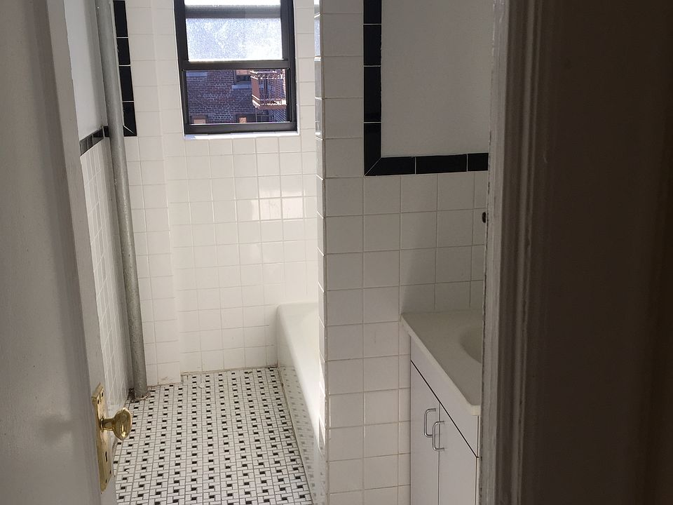 2nd image of 14050 Beech Ave #4
