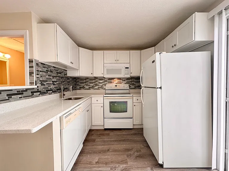 300 Smithfield Rd #Townhouse 10 — Photo 4