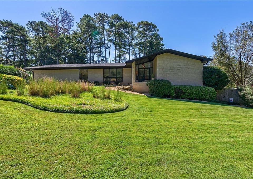 1st image of 2933 Braithwood Ct NE