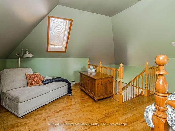 4th image of 305 Lindsay St E