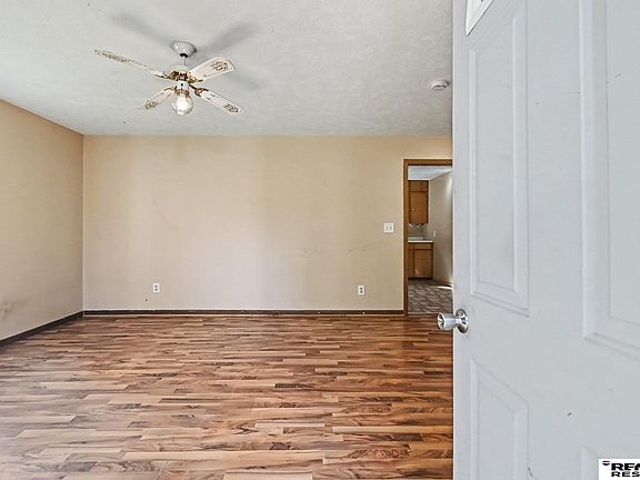 5th image of 825 N Walnut St