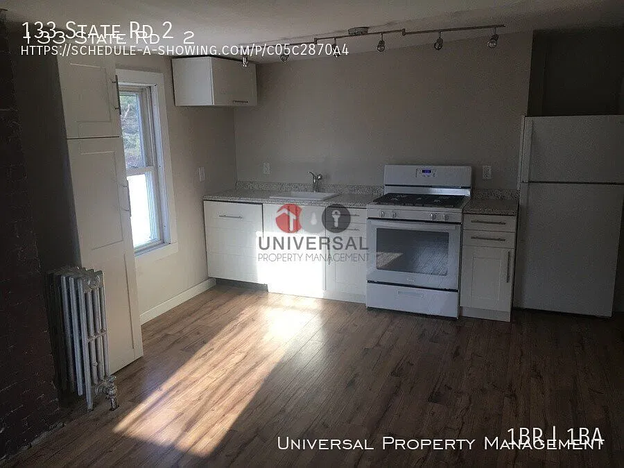 Large Studio w/ Heat Included, close to downtown Kittery and Portsmouth NH — Photo 2