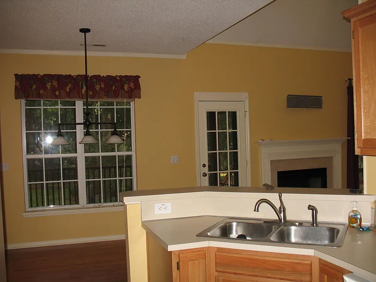 657 Leisure Ln — Photo 4