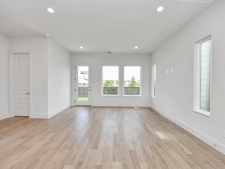 13104 Moncloa Dr — Photo 8