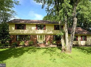 3 Holder Dr, Ewing, NJ 08628