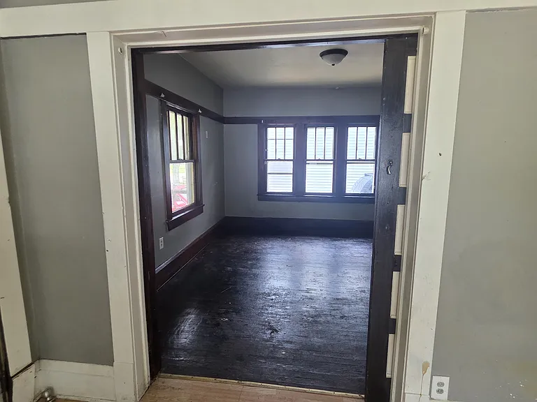1303 E Hickory St — Photo 48