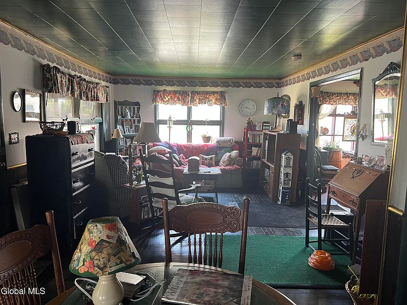 5th image of 83 Quaker Street