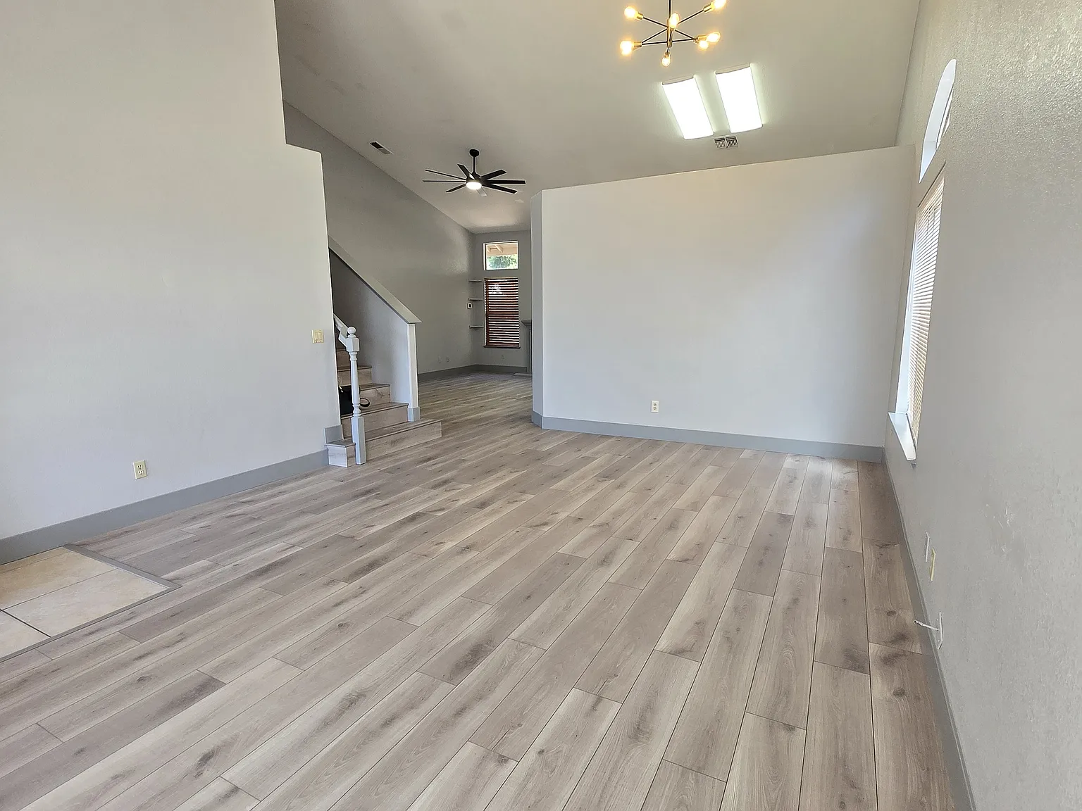 4 bed, 1918 sqft, $3,550 — Photo 2